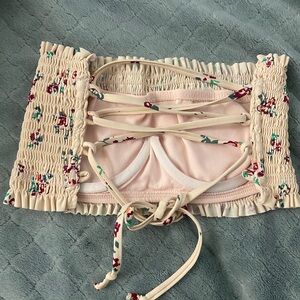 Swimsuit top strapless